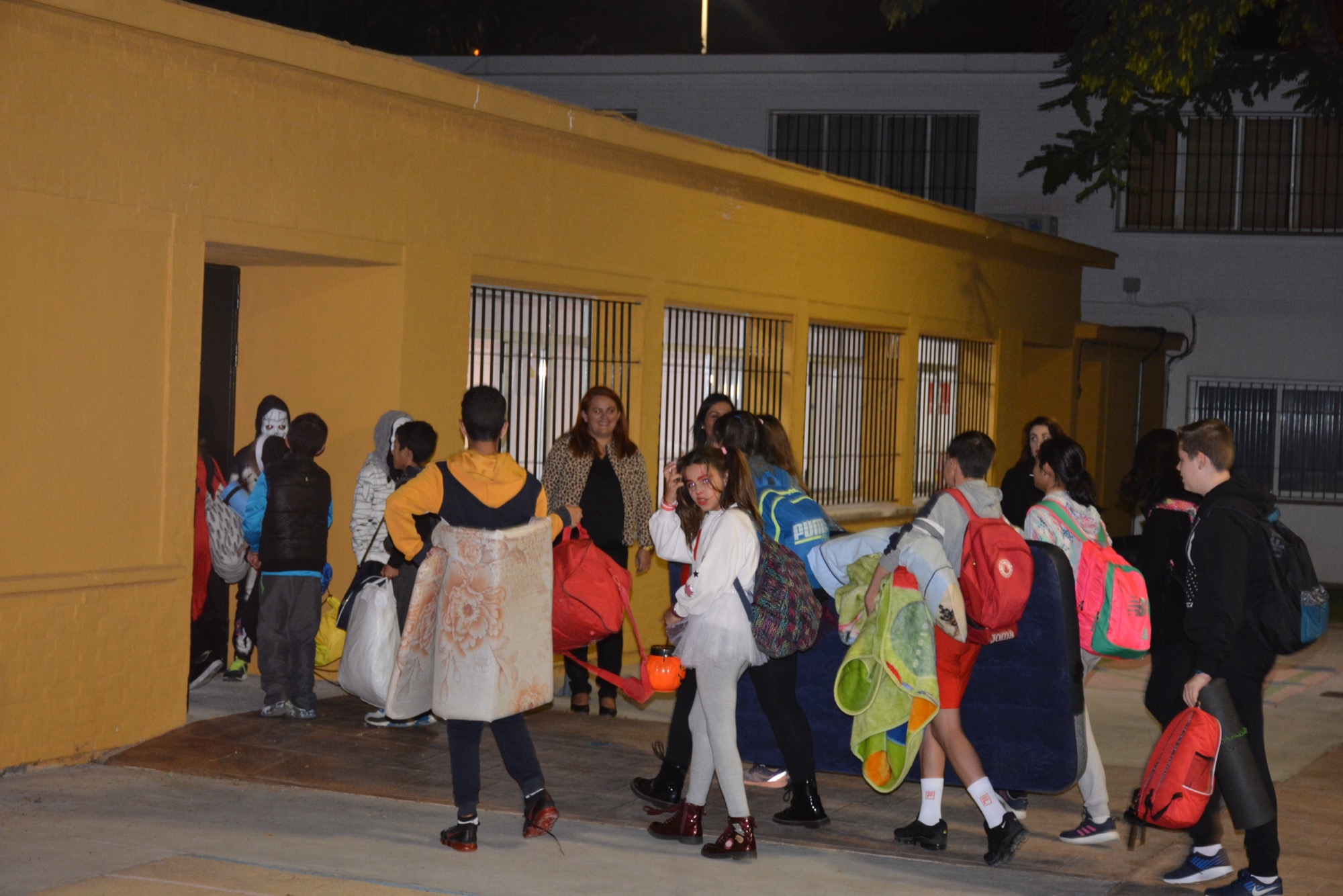Acampada de Halloween en la ludoteca de Puente San Roque